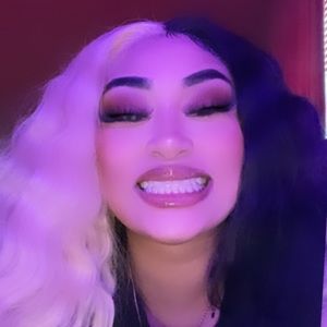 Meet your Posher, Pam